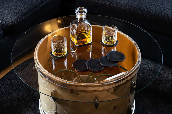 Coasters in leather octagonal
