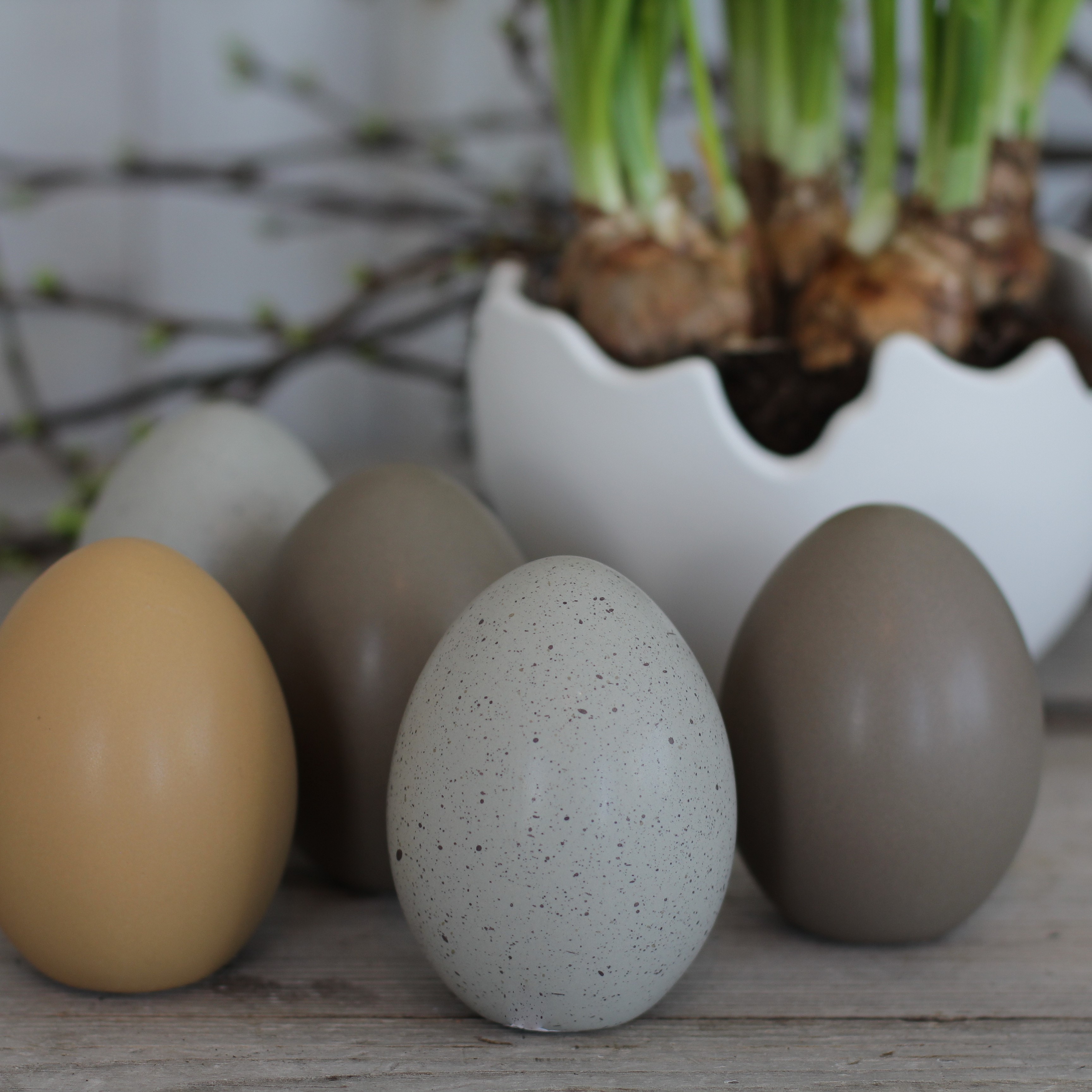 Standing egg - Grått med prickar - 2