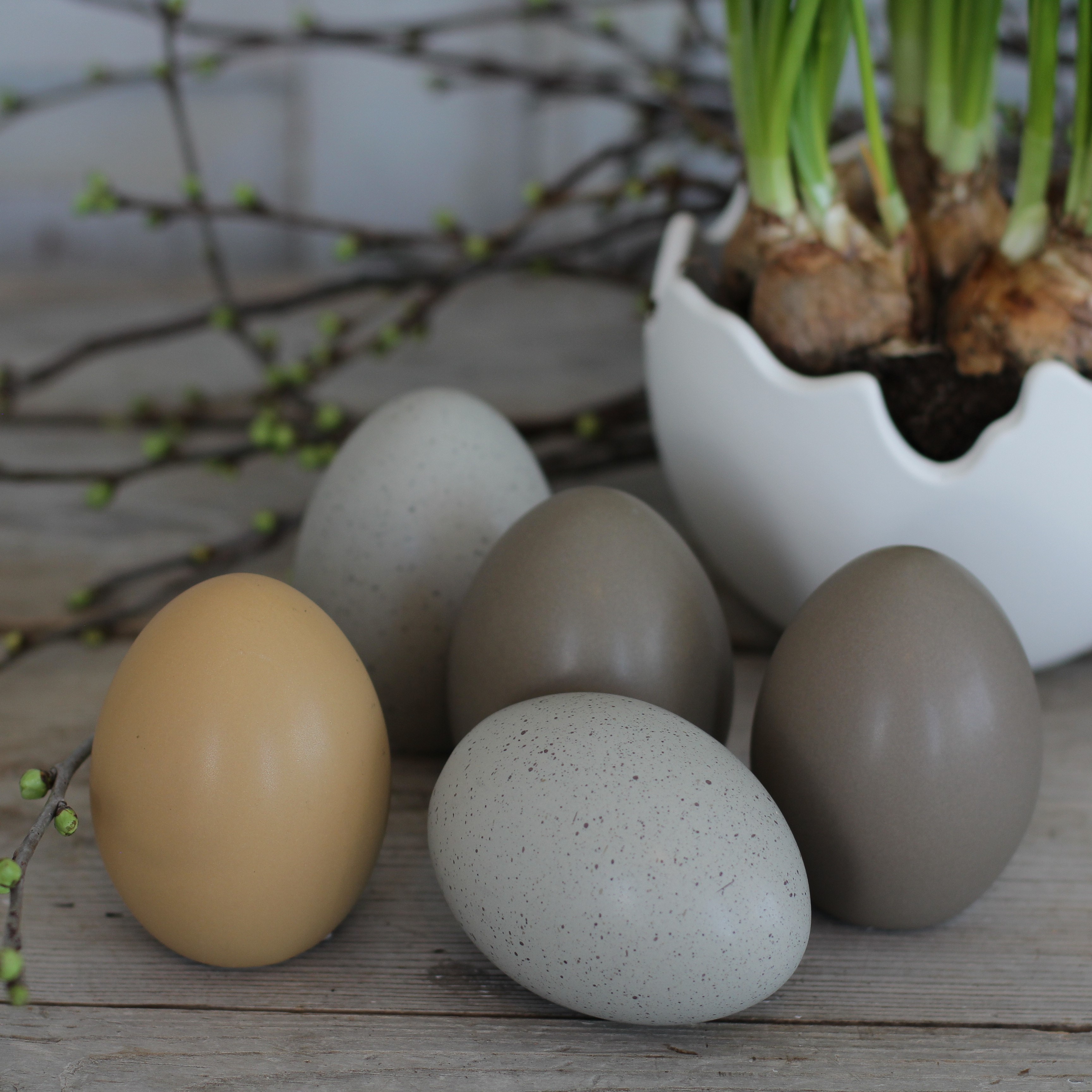 Standing egg - Grått med prickar - 5