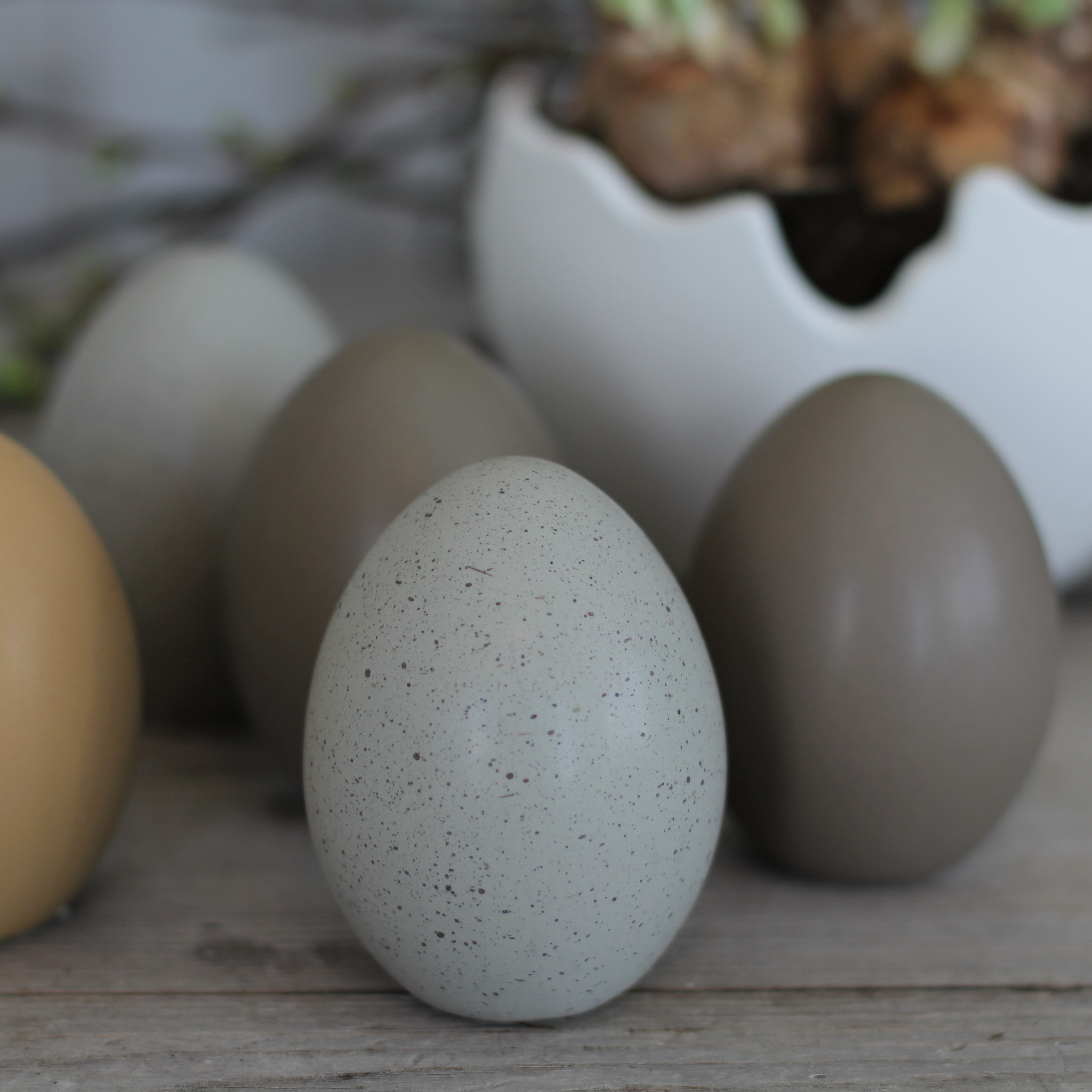 Standing egg - Grått med prickar - 6