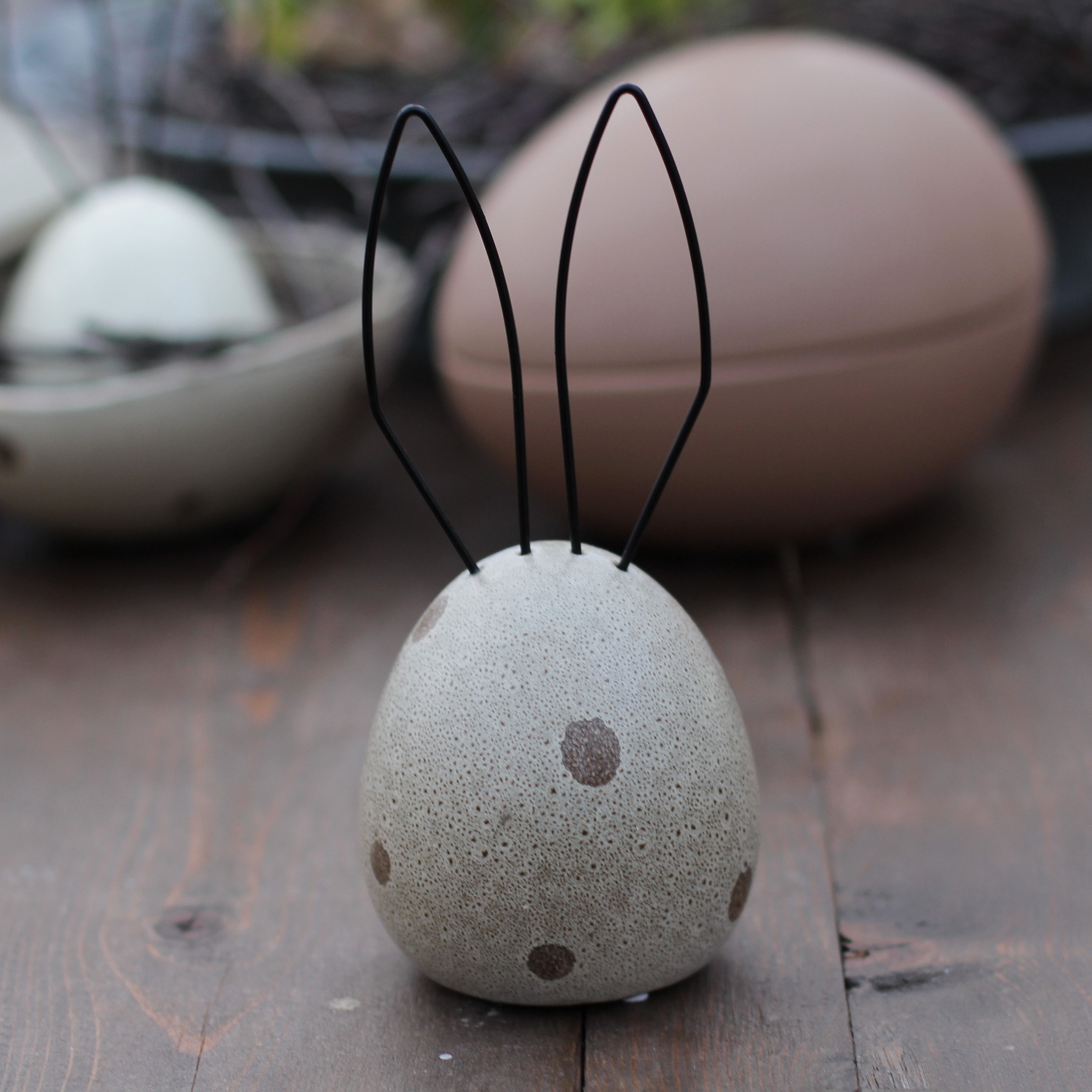 Hare - Beige Dot