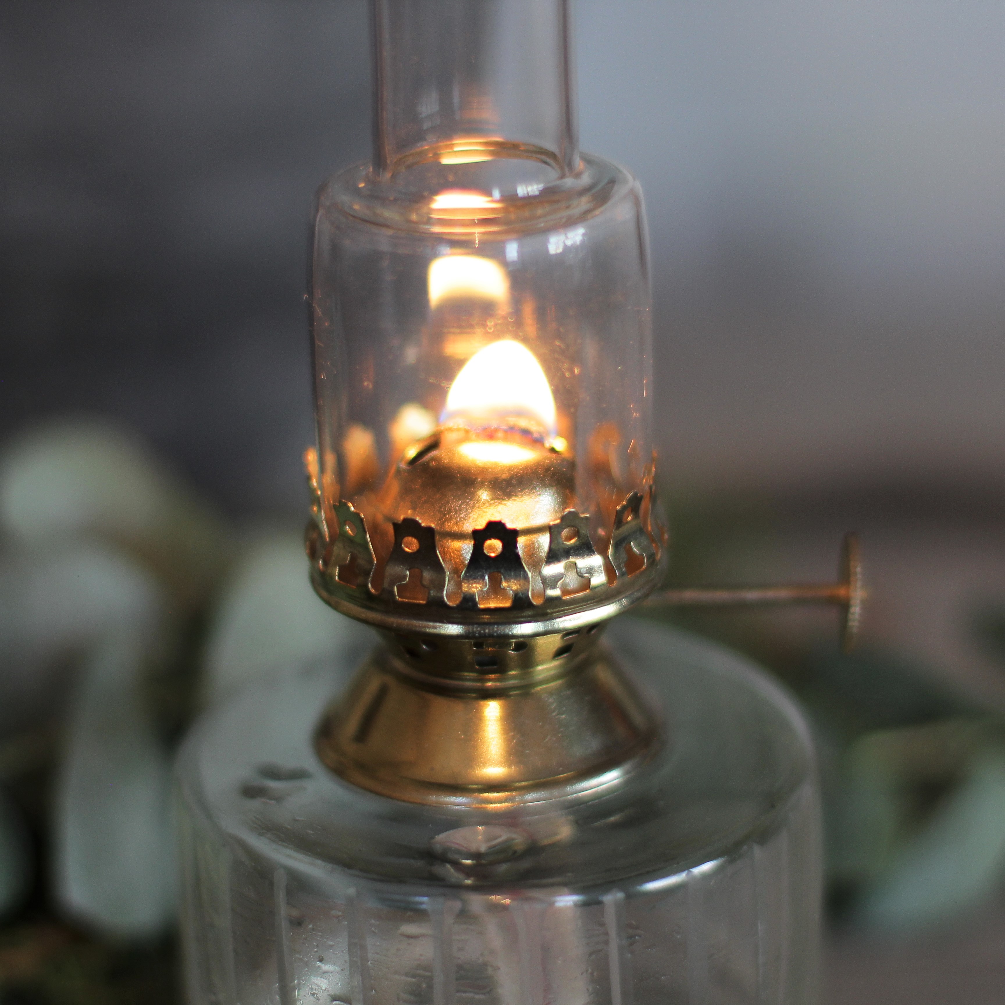 Fotogenlampa av glas liten mässing- Strömshaga - 9