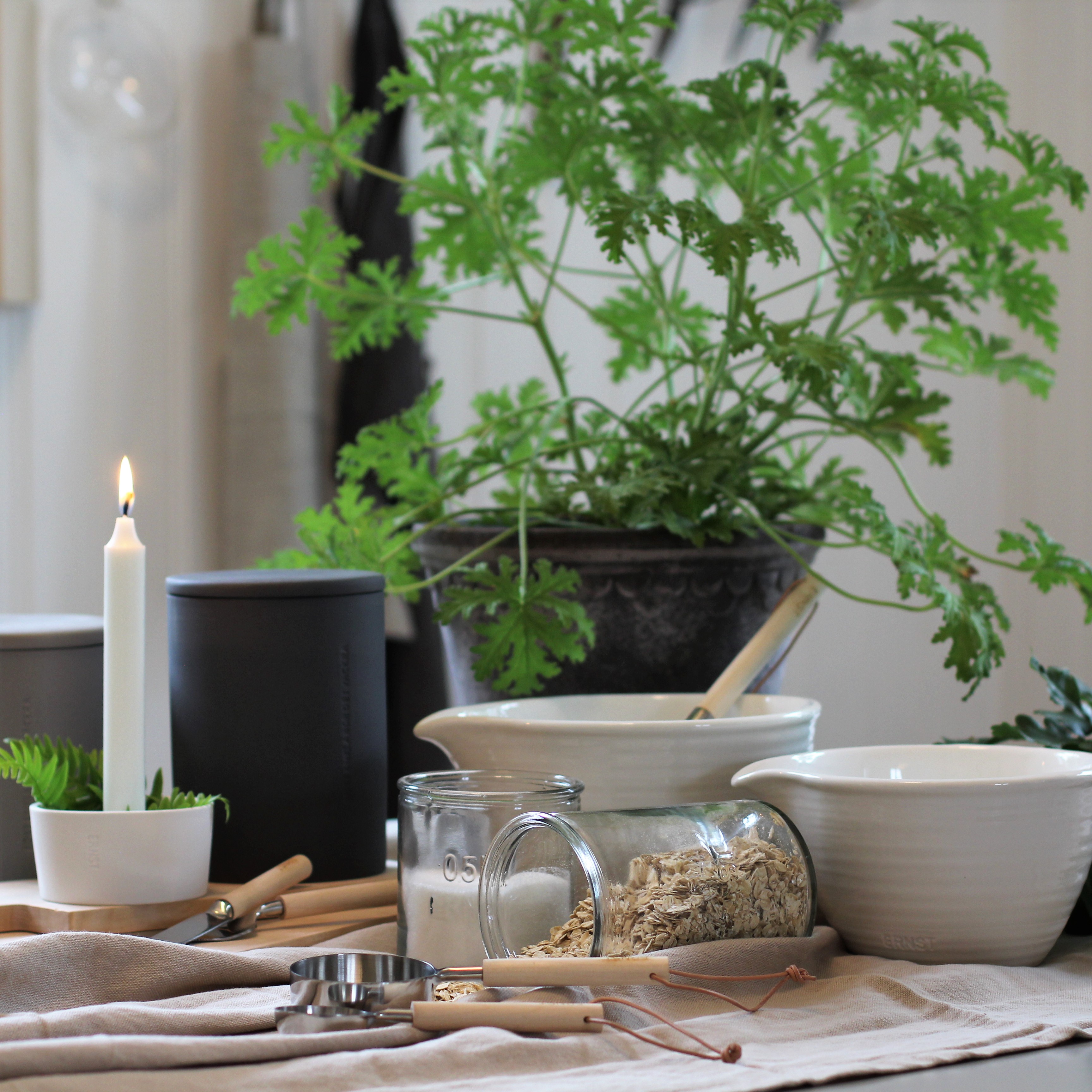 Spillkum i stengods,  liten ERNST - 5