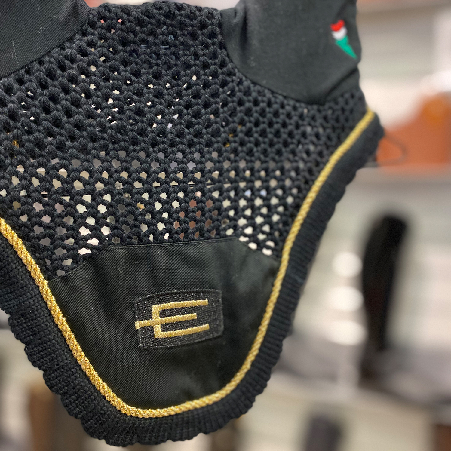 Equiline Kim Huva E-Logga Svart Svart/Guld Ponny