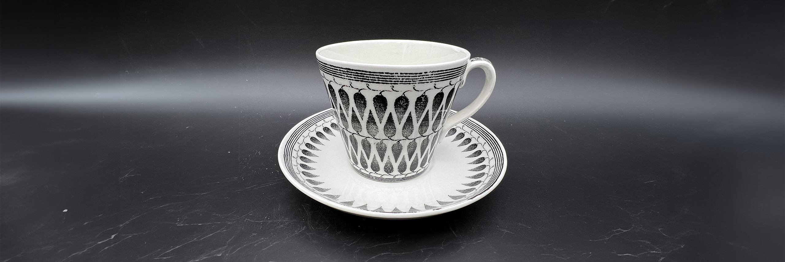 Välkommen till Scandinavian Retrodesign AB Vi är ett familjeföretag som har sitt säte i Luleå i norra delen av Sverige. Vi älskar nordisk design och i vår butik och på nätet kommer vi att sälja Scandinavisk design av hög kvalite. Vi kommer att kunna skicka föremålen över hela världen, om ni hittar något av intresse, hör av er så ordnar vi med säker transport och betalning. 