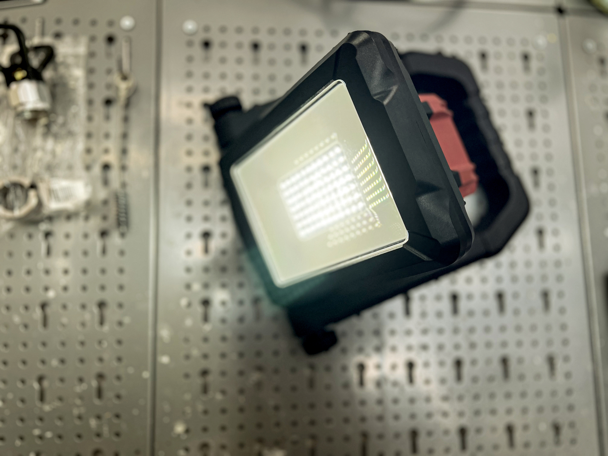 GRIPO Arbetslampa 20W 2900LM, 18V - 5
