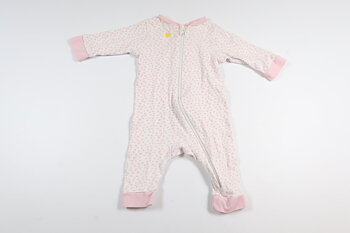 Vit långärmad pyjamas med rosa hjärtan från Kappahl i storlek 50/56