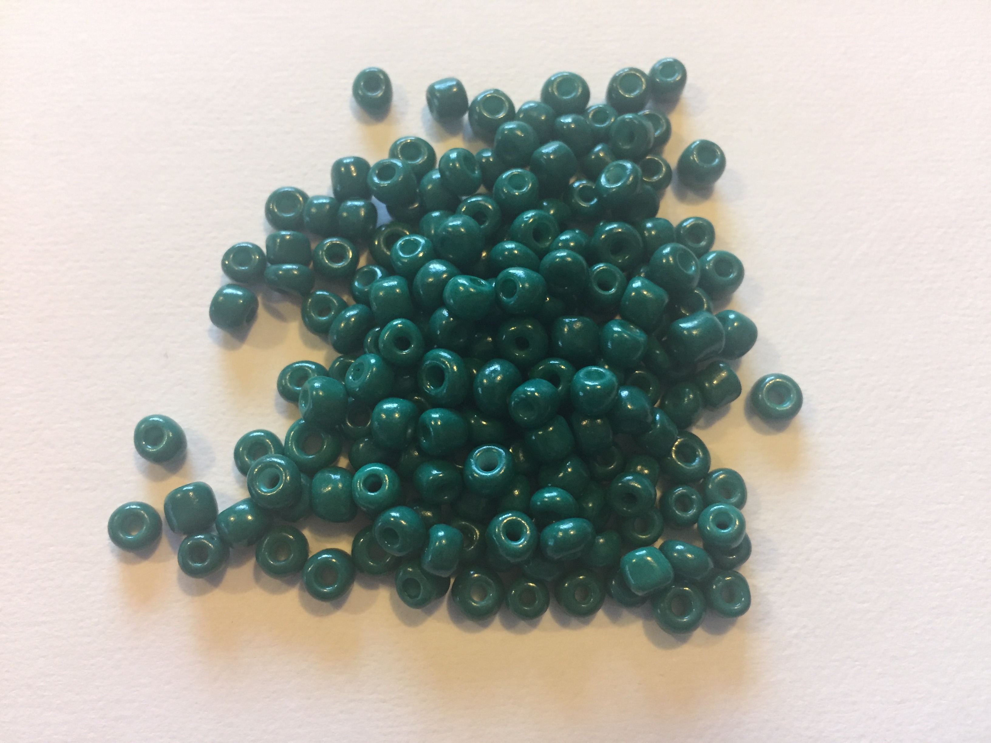 Grön - skogs , rocaillepärlor, 4mm, ca 300st/22g