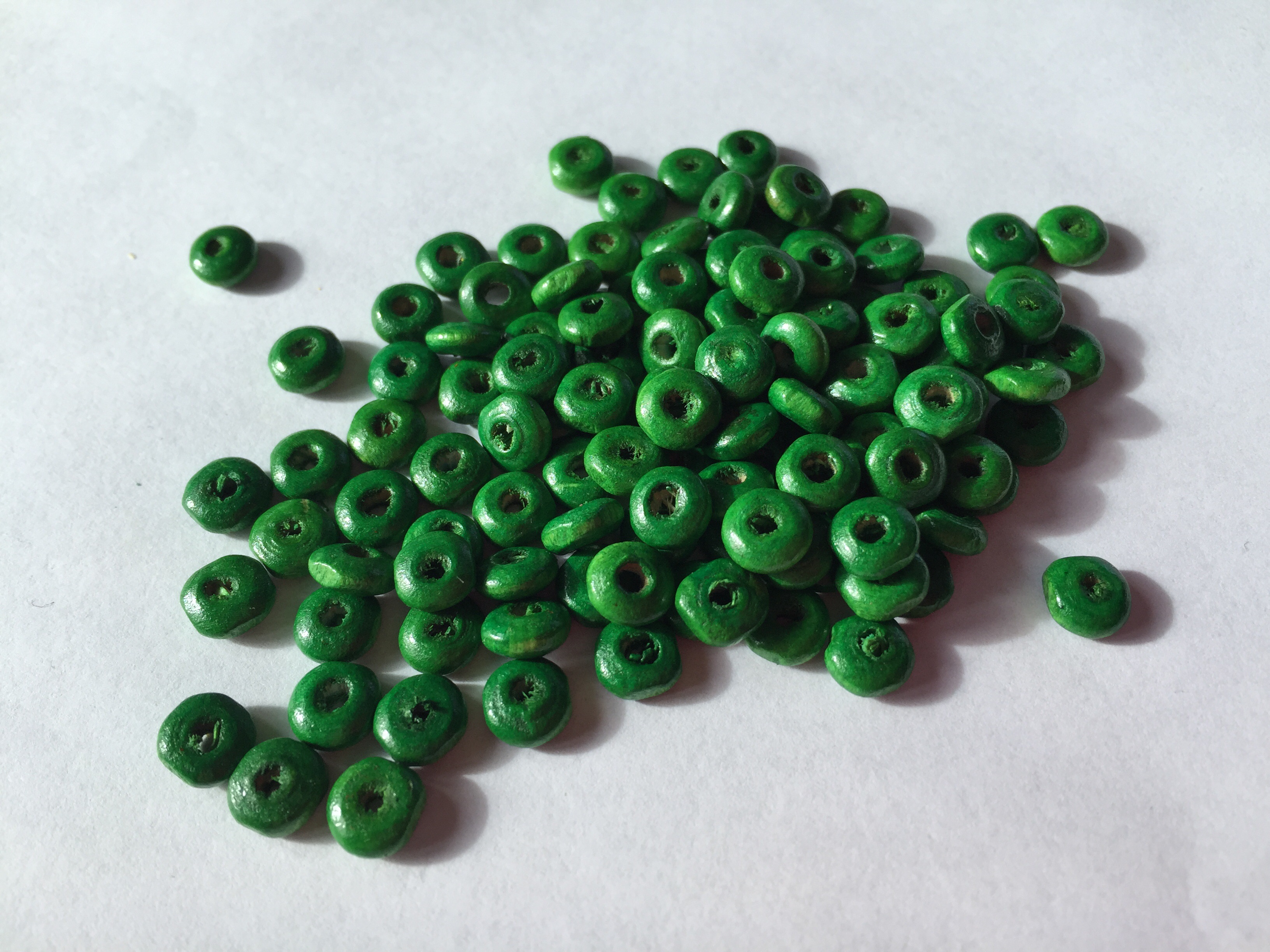 Grön, Träpärlor, 6mm, ca. 400st.