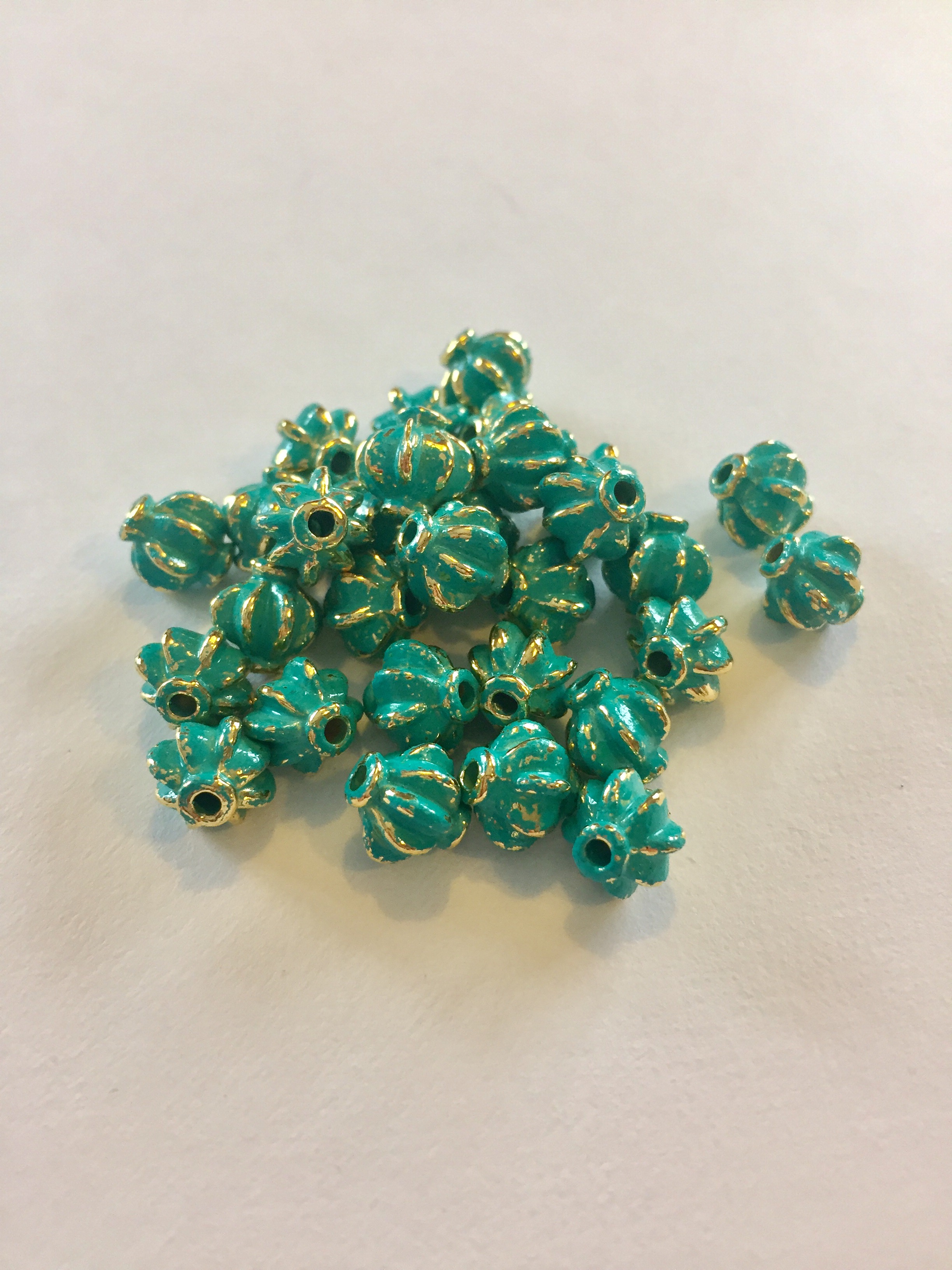 Turkos/Guld metallpärlor, 8mm 50st/53g, 