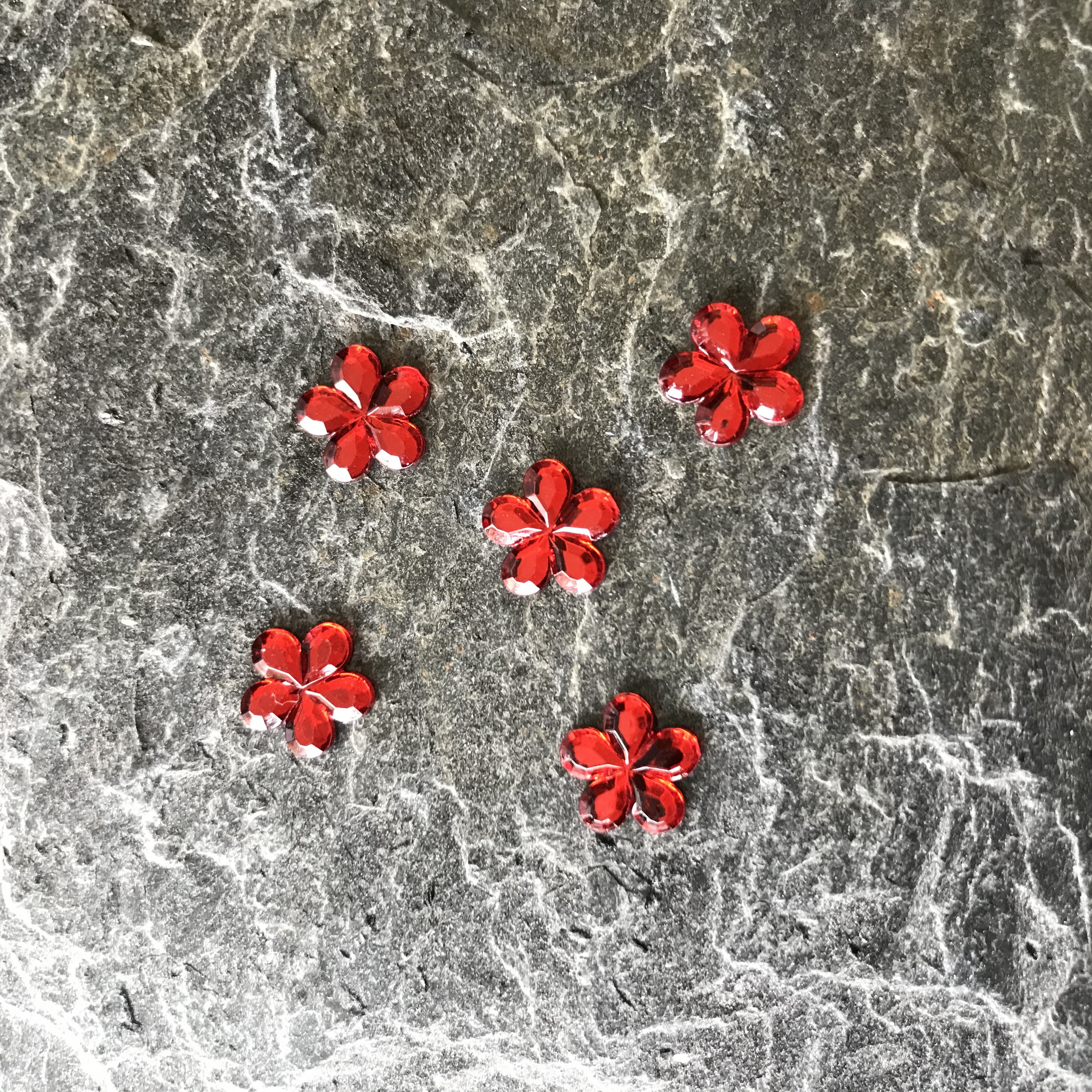 Röda, Rhinestones, 1cm.  20st. 