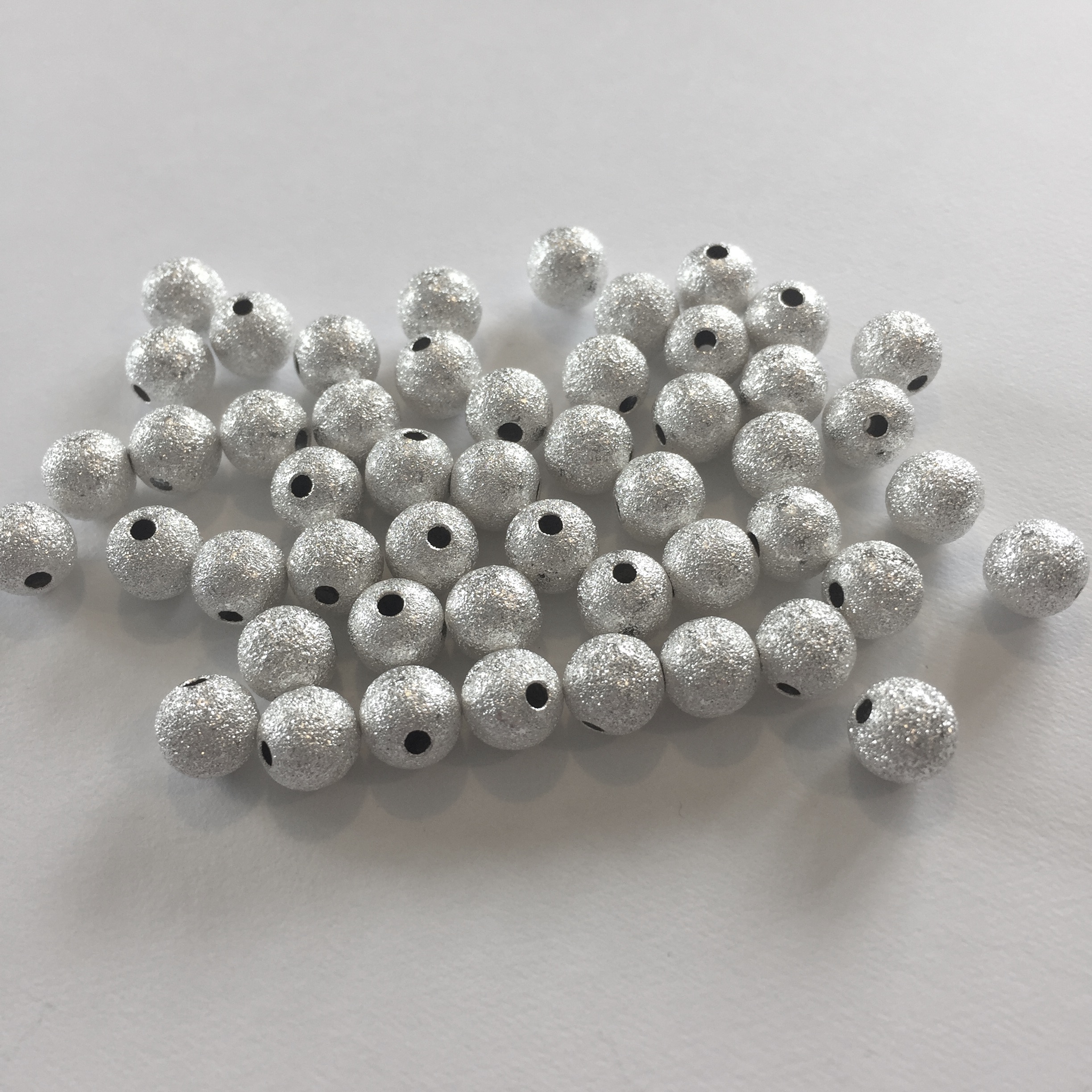 Silver - Stardust 8mm 100st/39g, Metallpärlor