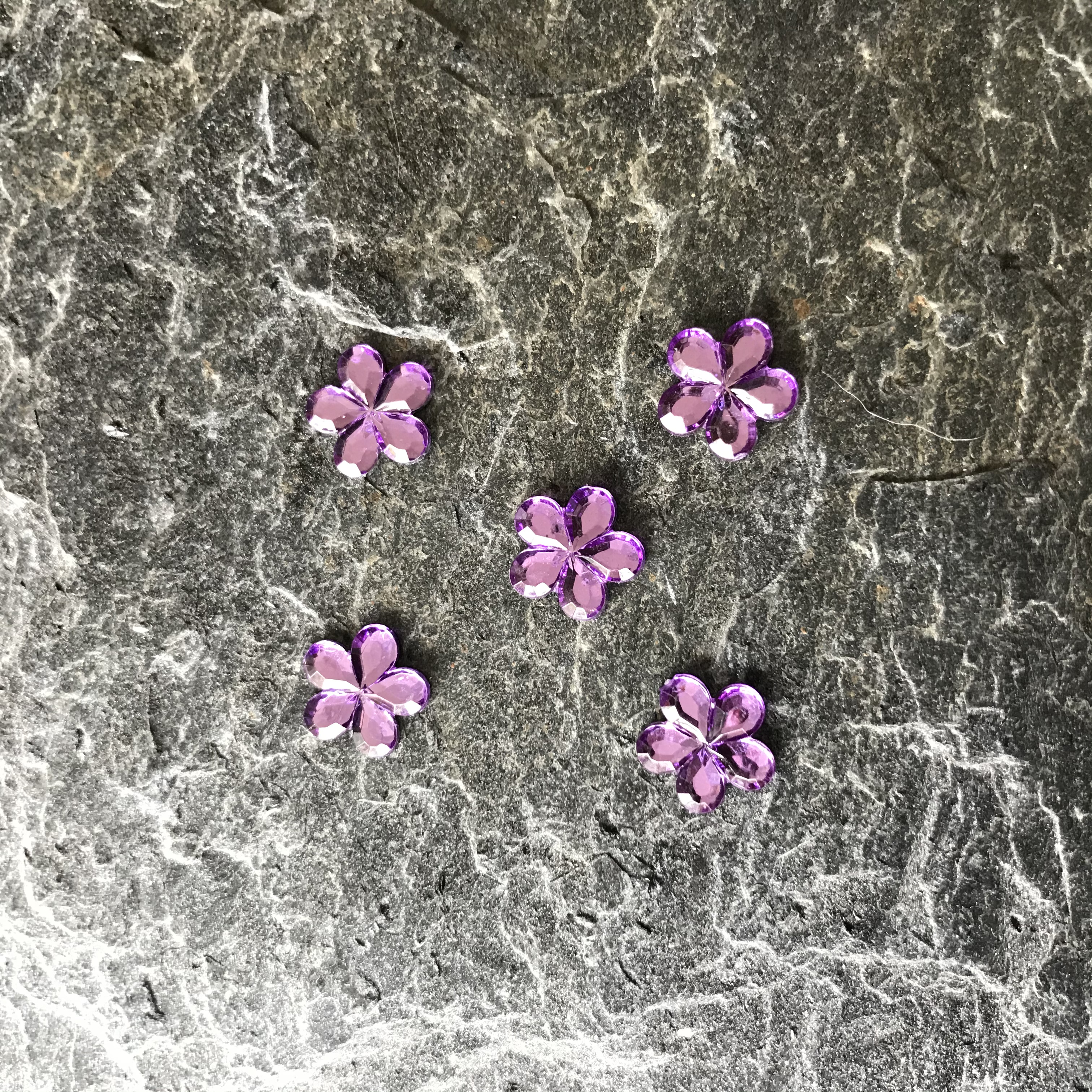 Lila, Rhinestones, 1cm.  20st. 