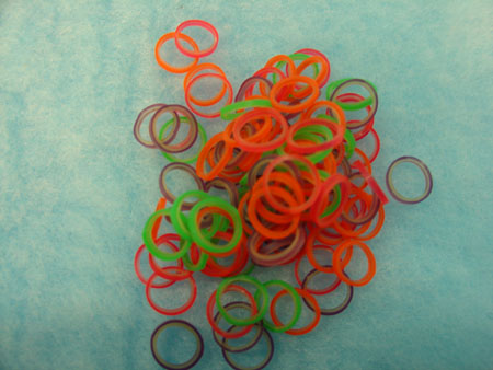 Gummisnodd i latex, små, bl. färger 100-pack