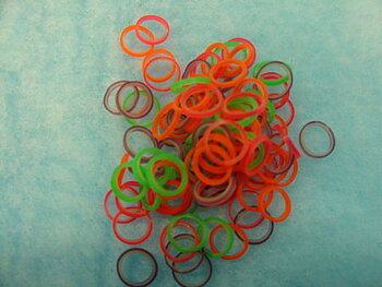 Gummisnodd i latex, små, bl. färger 100-pack