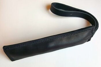 Kamprulle, svart läder, 23cm
