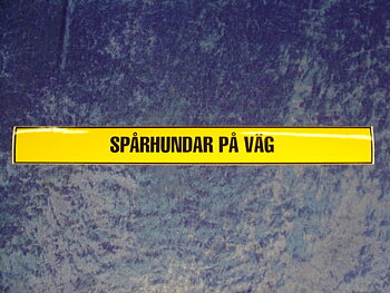 Dekal - Spårhundar på väg (5x48 cm)