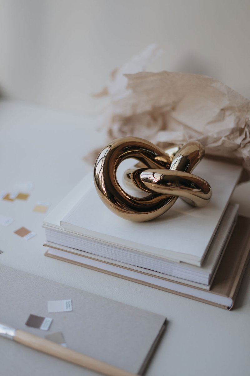 Knot table light gold small - 2