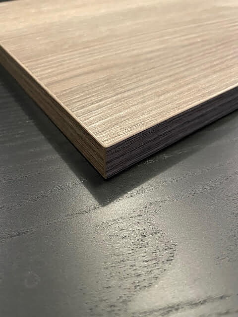 A - bordsskiva Cinnamon Elm