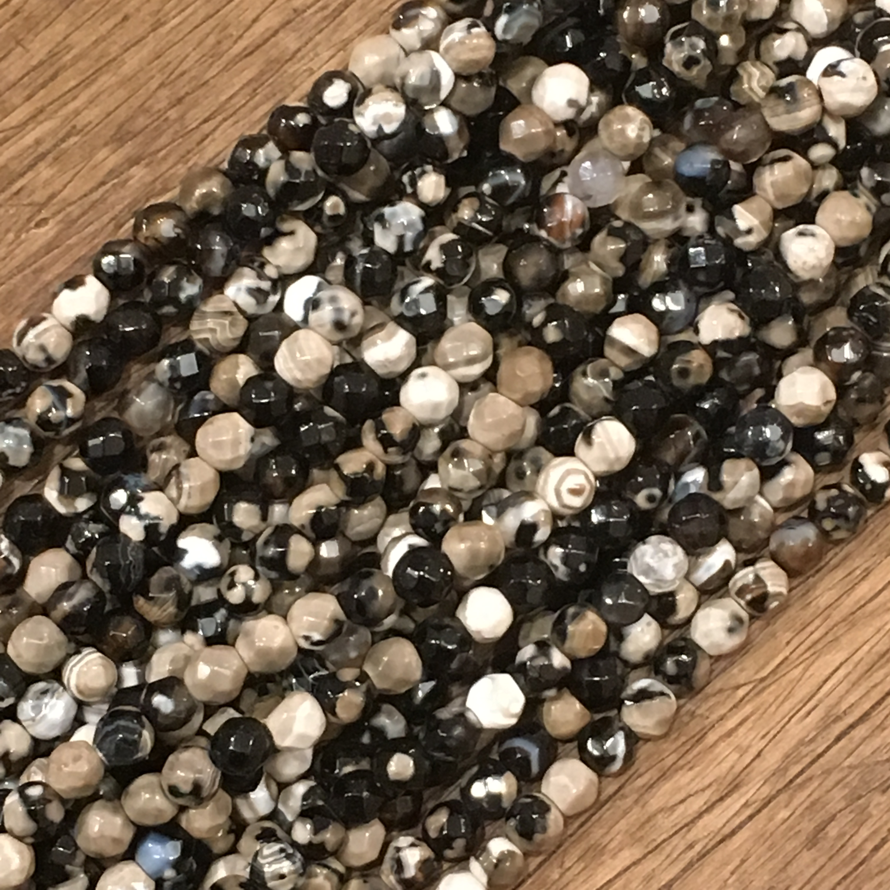 Agat, svartbeige, 4mm