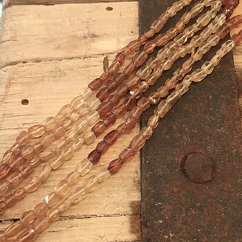 Granat hessonit, ca 4-5mm