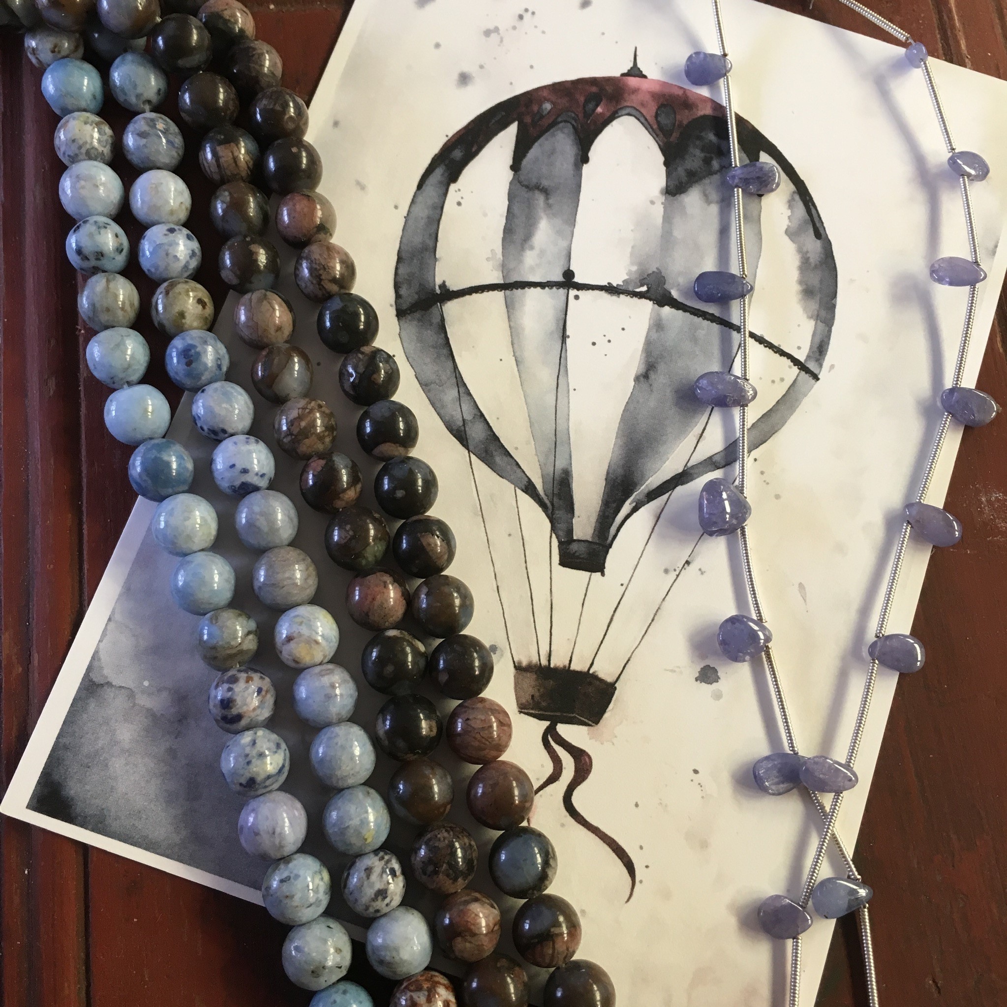 Pärlor och smyckematerial