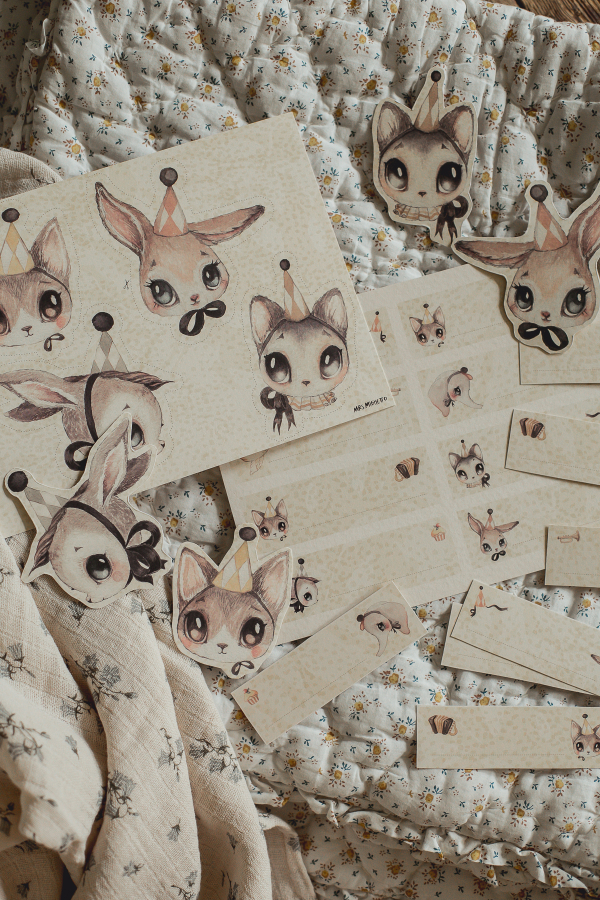 PAPER FRIENDS  PARTY KIT - 4