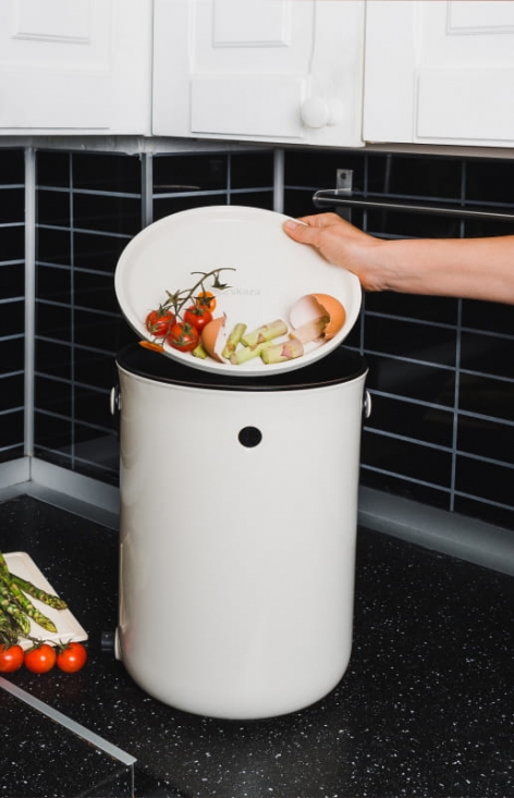 Bokashi startkit 2.0 gräddvit med 2st designade hinkar för köksbänken + 1 kg strö - 4