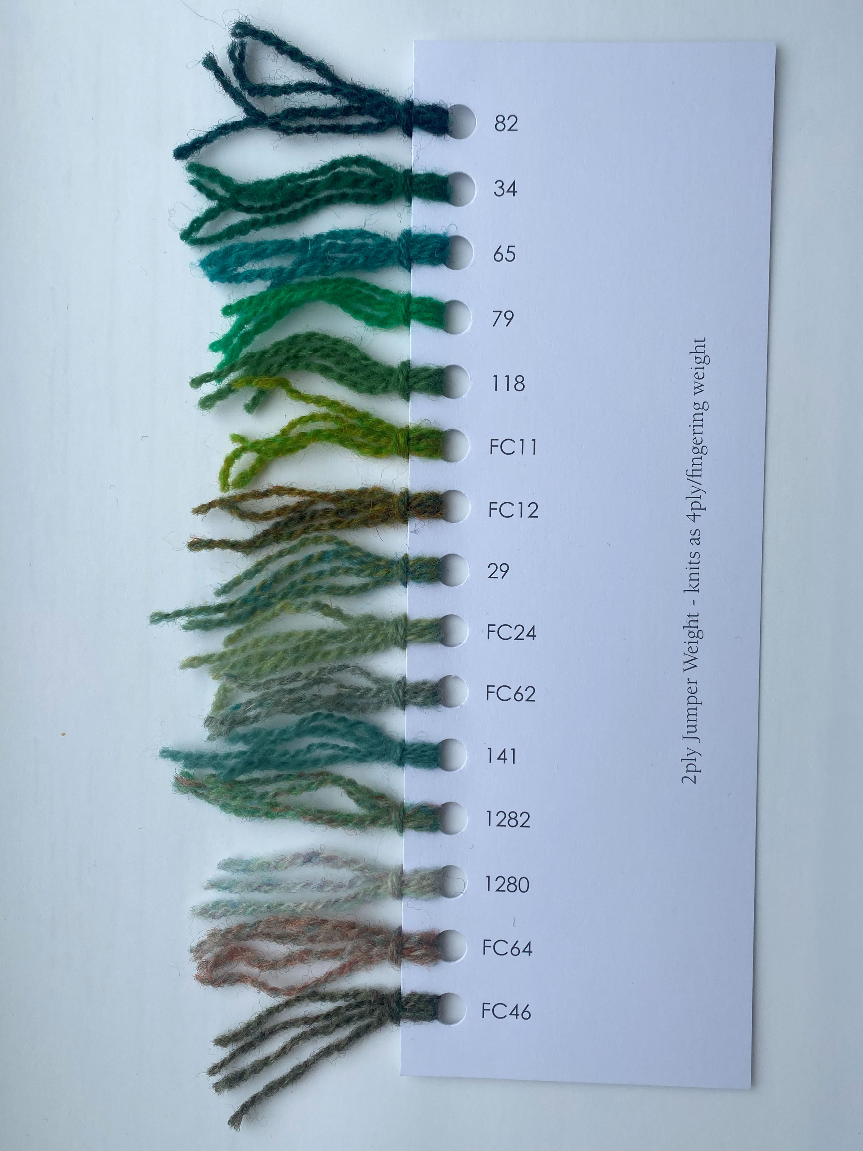 118 (Medium green) 2ply Jumper Weight J&S - 2