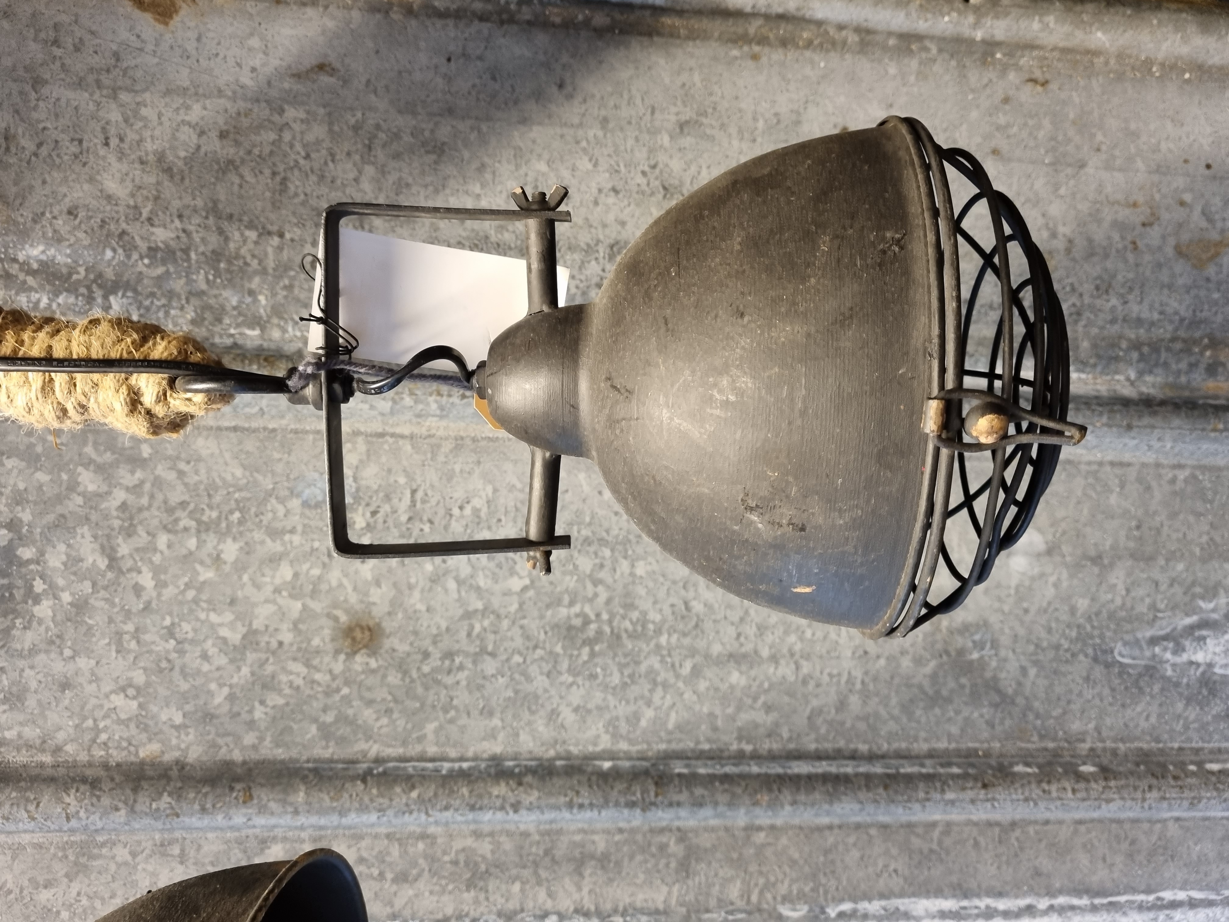 Taklampa industri med rep & galler Ø20cm