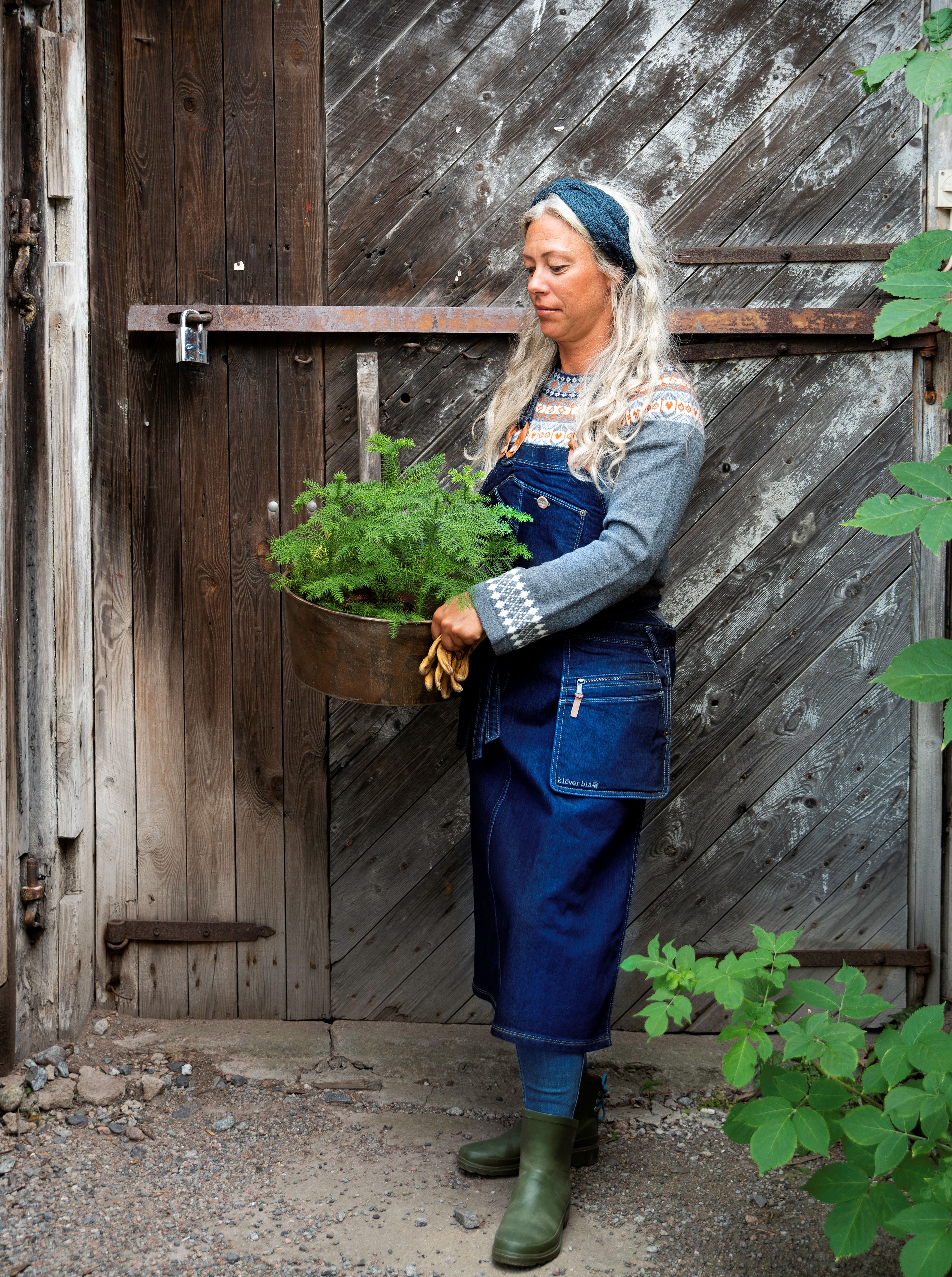 WORK APRONS Your no-mess rescue Discover more >