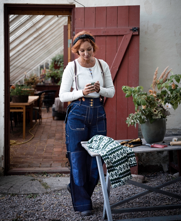 WOMEN`S WORK TROUSERS Our speciality is women’s work trousers Discover more >