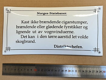 Emaljeskilt: Kast ikke brændene cigarstumper