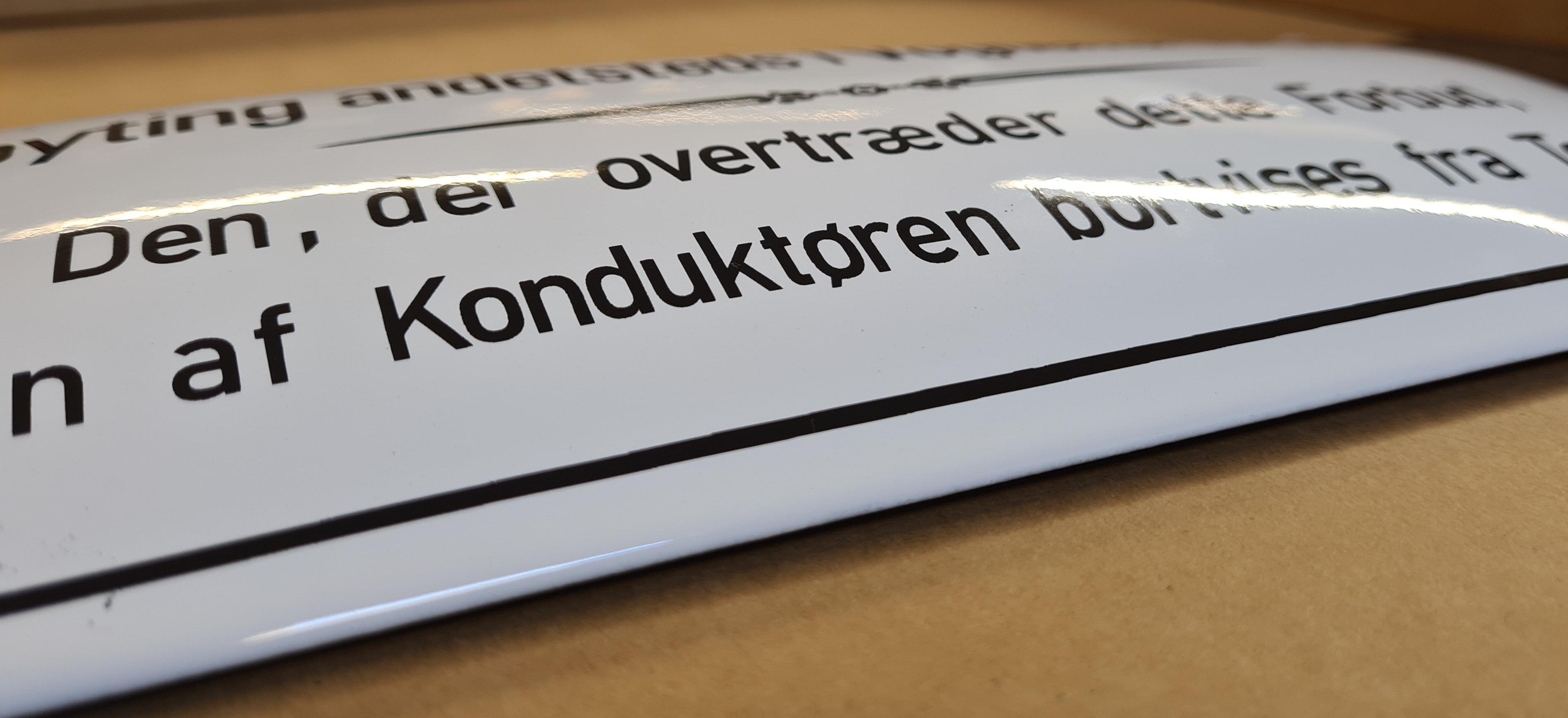 Emaljeskilt: Benyt Spyttebakke. - 4