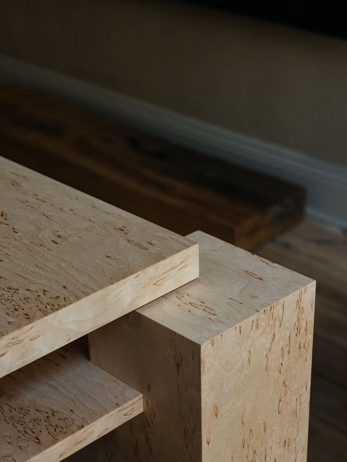 DESK 01