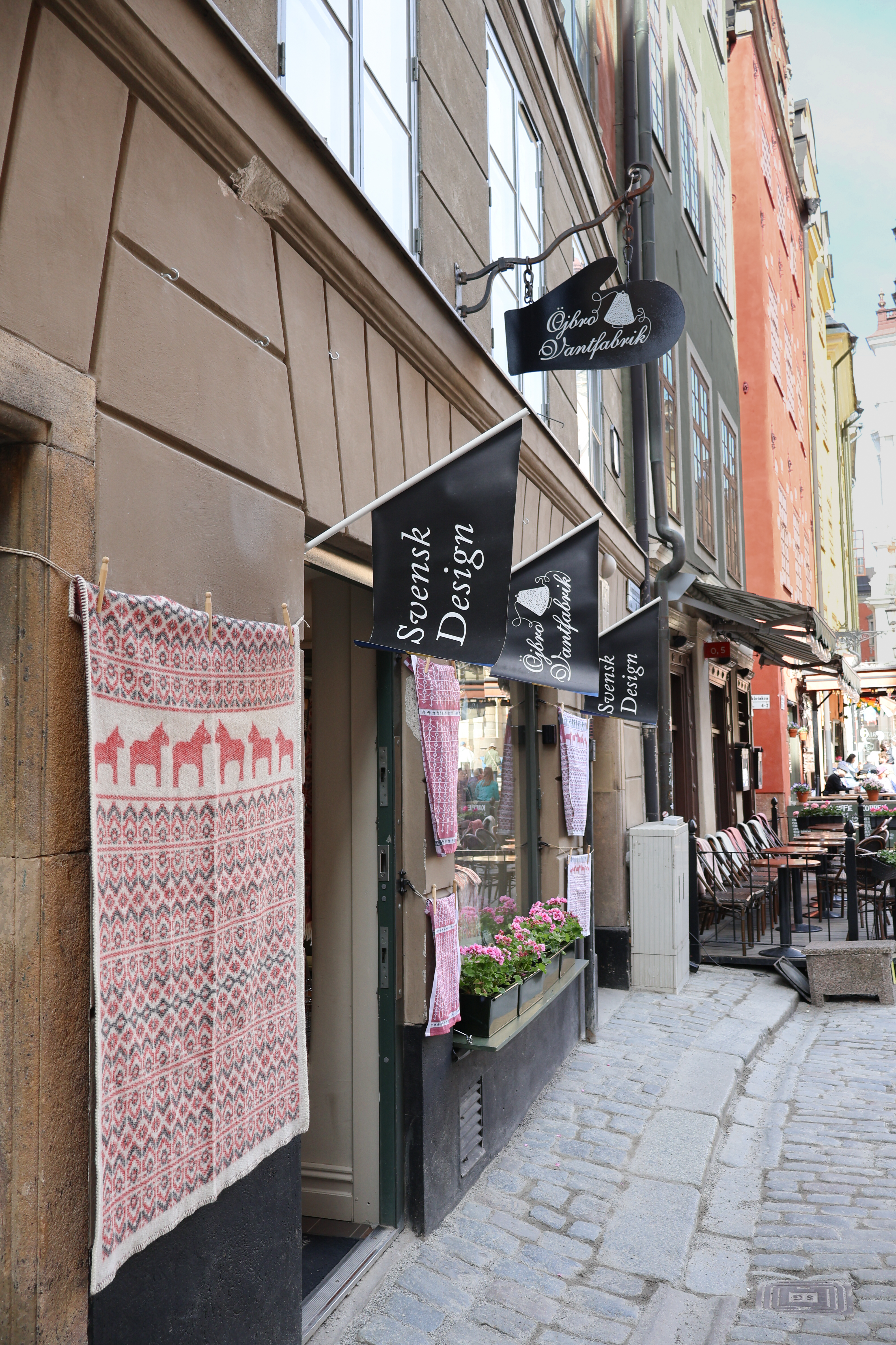 Besök vår butik Öjbro Vantfabrik på Stortorget i Gamla stan, Stockholm  