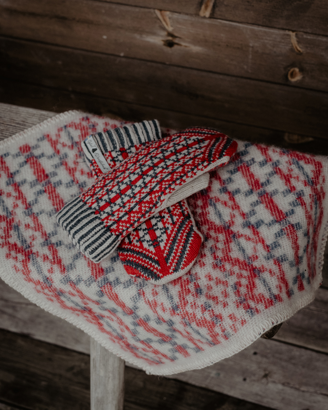 Mittens without synthetic materials