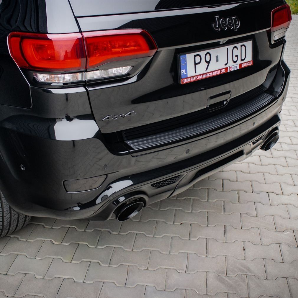 Komplett bakre stötfångare med diffuser och svarta ändrör – Trackhawk SRT Style (GRAND CHEROKEE 14–21)