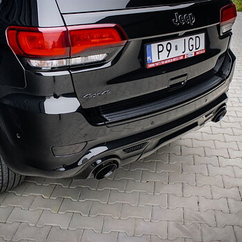 Komplett bakre stötfångare med diffuser och svarta ändrör – Trackhawk SRT Style (GRAND CHEROKEE 14–21)