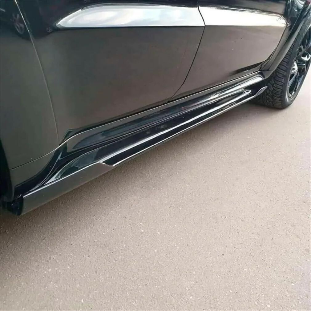 Sidokjolsförlängningar – blanksvarta (GRAND CHEROKEE 14–21 SRT)