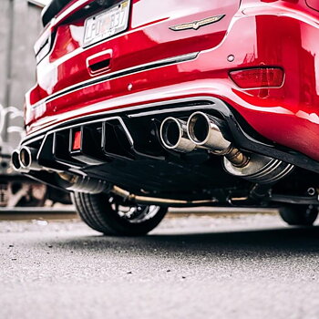 Bakdiffuser för fyra ändrör med LED – blanksvart (GRAND CHEROKEE 14–21 SRT)