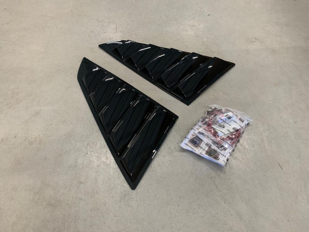 Quarter Window Louvers - Blank svart (MUSTANG 24-25) - 6