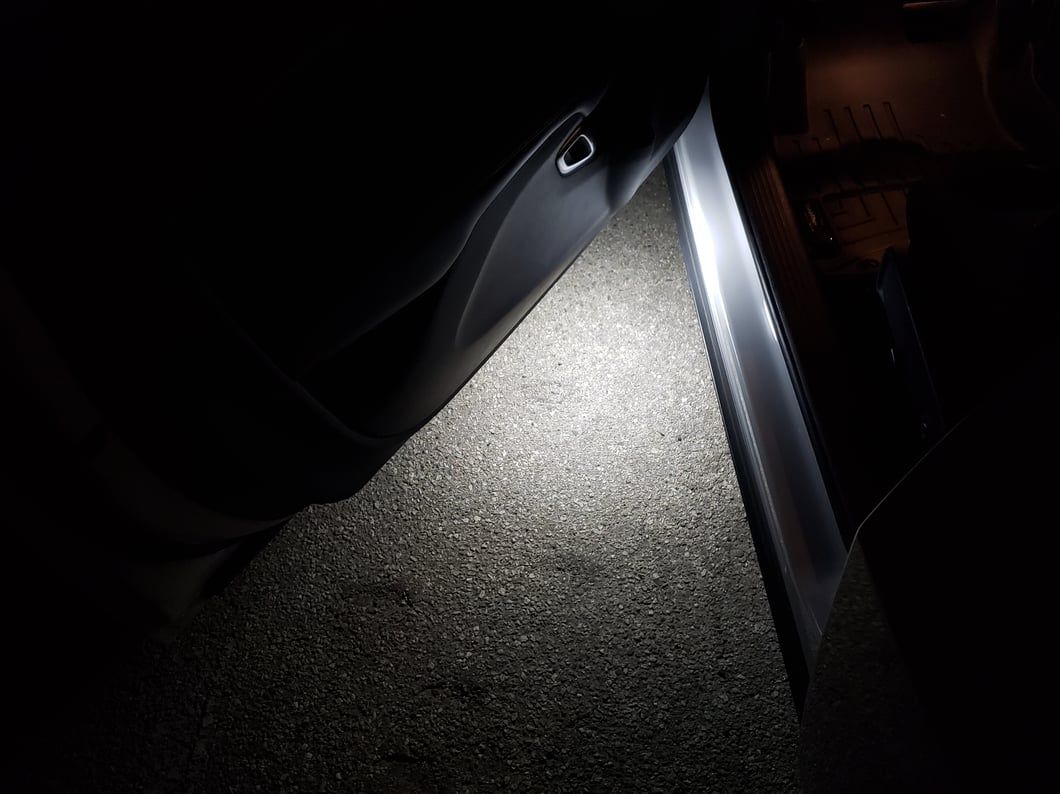 LED-instegsbelysning för dörrar – sats – Dodge Challenger 2015–2023 - 9