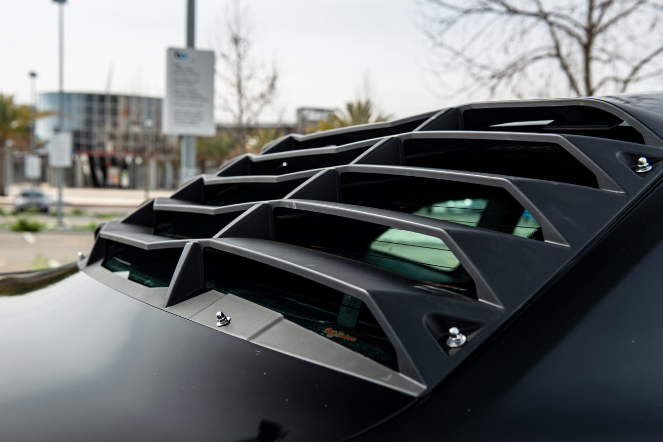 Bakrutelouvers – IK-stil – mattsvart – Dodge Challenger 2008–2023 - 4