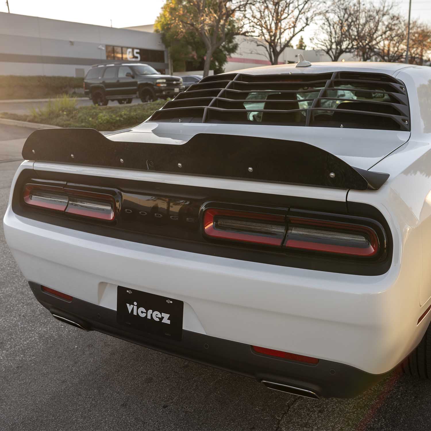 Bakrutelouvers – IK-stil – mattsvart – Dodge Challenger 2008–2023 - 5
