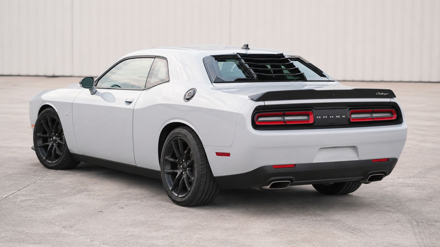 Bakrutelouvers – LB-stil – blanksvart – Dodge Challenger 2008–2023