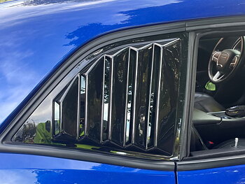 Louvers för bakre sidorutor – SpeedForm – blanksvart – Dodge Challenger 2008–2022