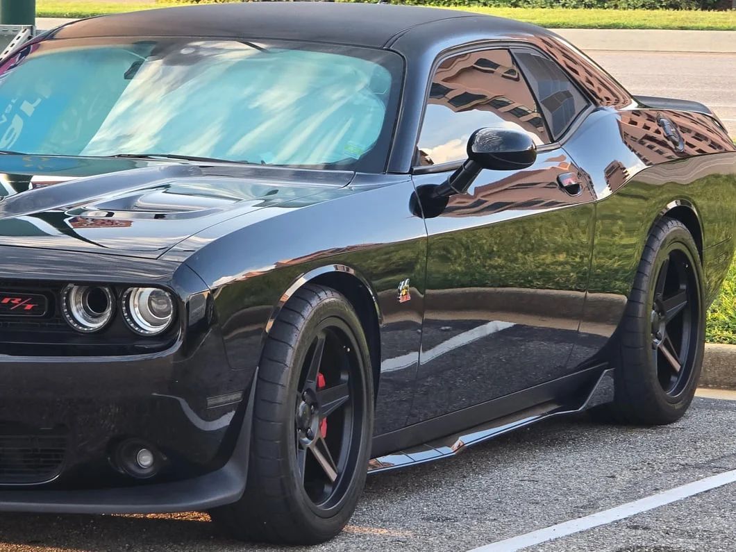Sidokjolsförlängningar – V3-stil – blanksvart – Dodge Challenger 2015–2023