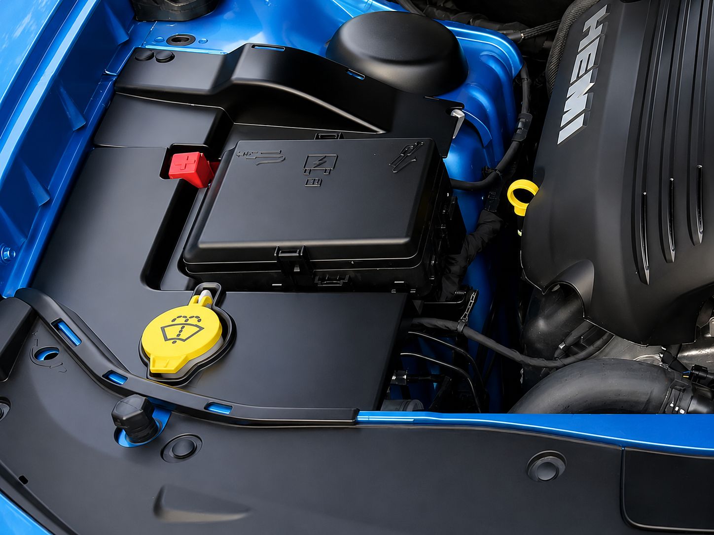 Kåpa till spolarvätskebehållare – Dodge Challenger 2015–2023 - 5