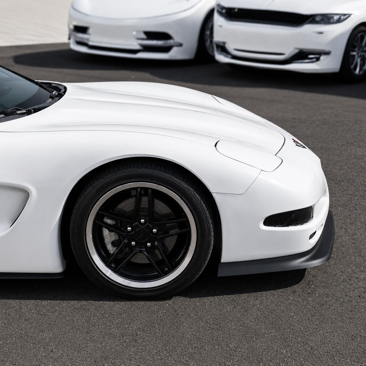 EOS frontläpp – mattsvart (CORVETTE C5 97–04) - 7